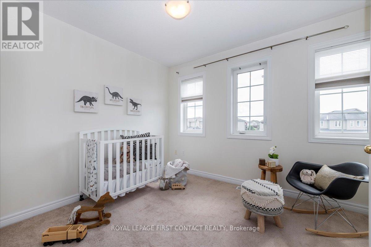 Photo 5 of 22 Admiral Crescent, Essa ON