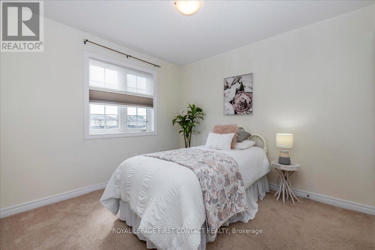 Photo 17 of 22 Admiral Crescent, Essa ON