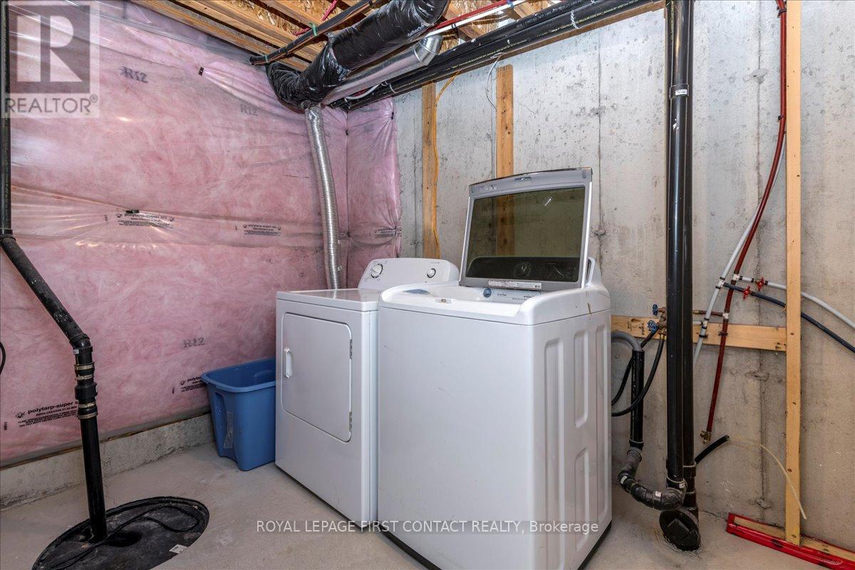 Photo 37 of 22 Admiral Crescent, Essa ON