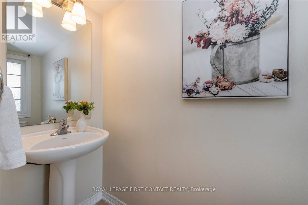 Photo 27 of 22 Admiral Crescent, Essa ON