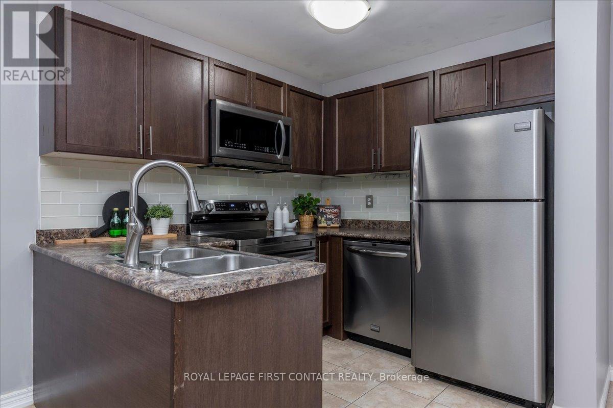 Photo 7 of 22 Admiral Crescent, Essa ON