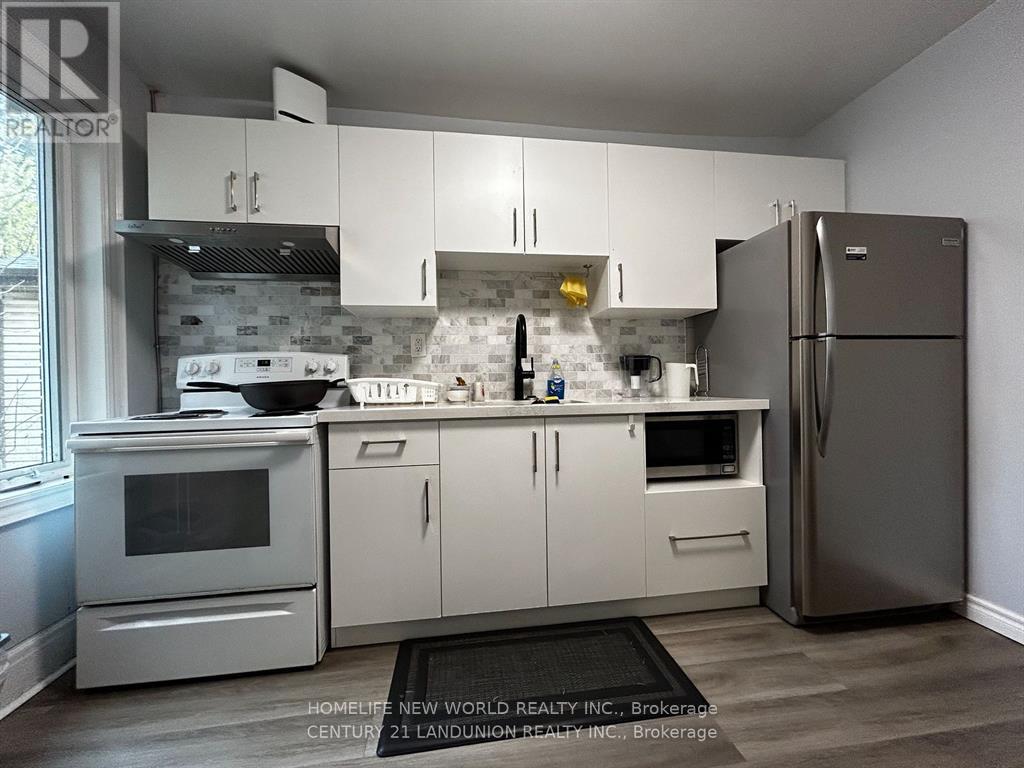 Photo 10 of Main Rm 2 46 Arnold Street, Hamilton ON