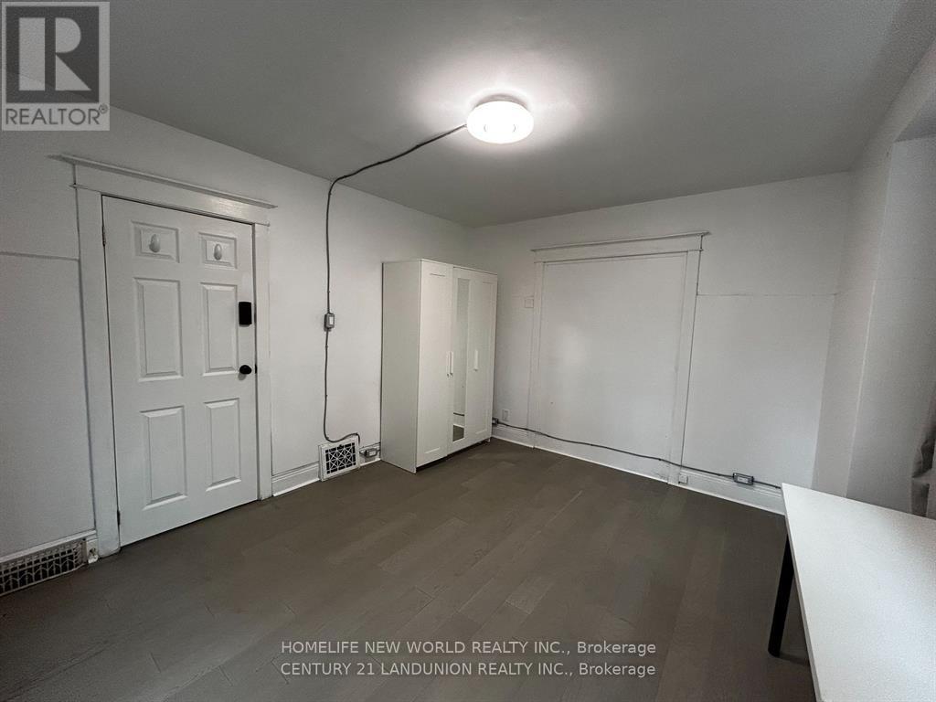 Photo 13 of Main Rm 2 46 Arnold Street, Hamilton ON
