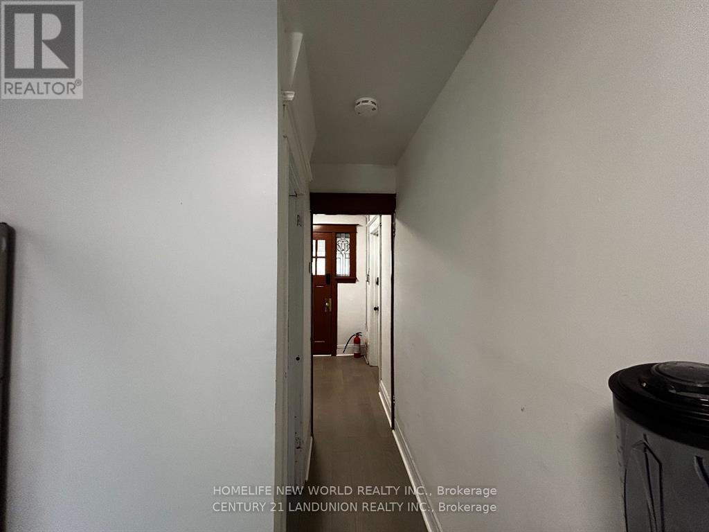 Photo 8 of Main Rm 2 46 Arnold Street, Hamilton ON