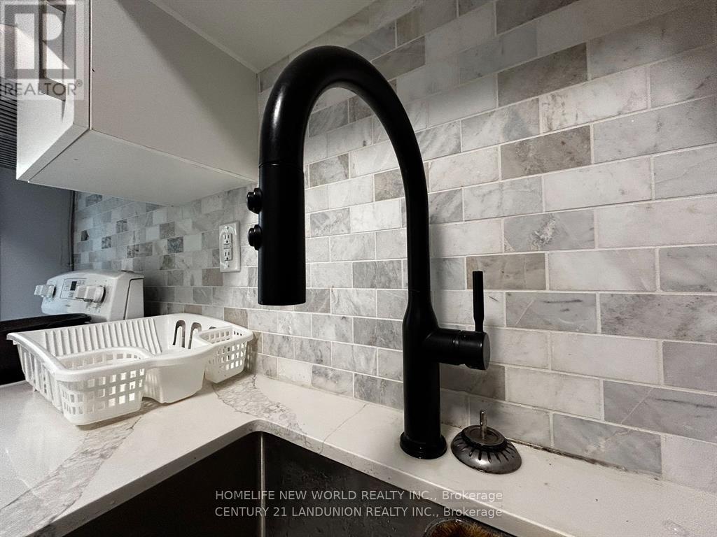 Photo 6 of Main Rm 2 46 Arnold Street, Hamilton ON