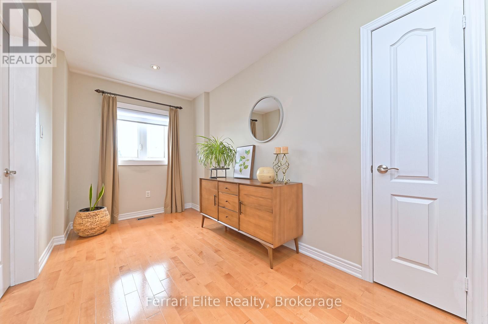 Photo 35 of 16 Amos Court, Markham ON