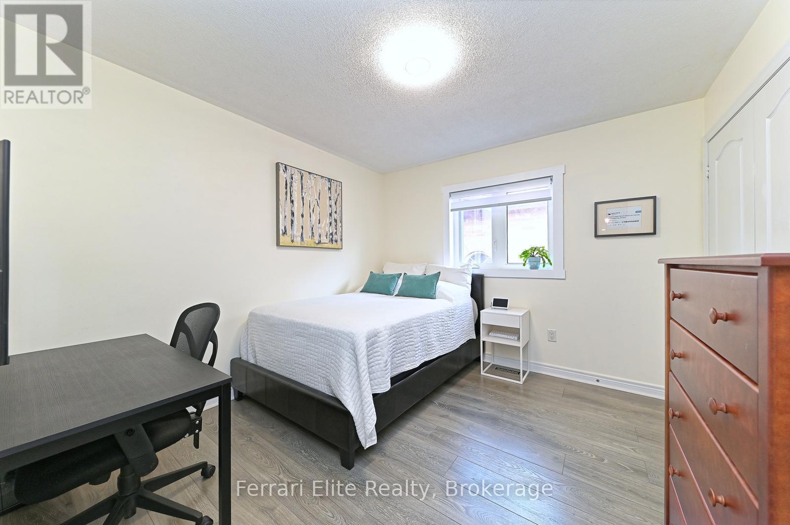 Photo 4 of 16 Amos Court, Markham ON
