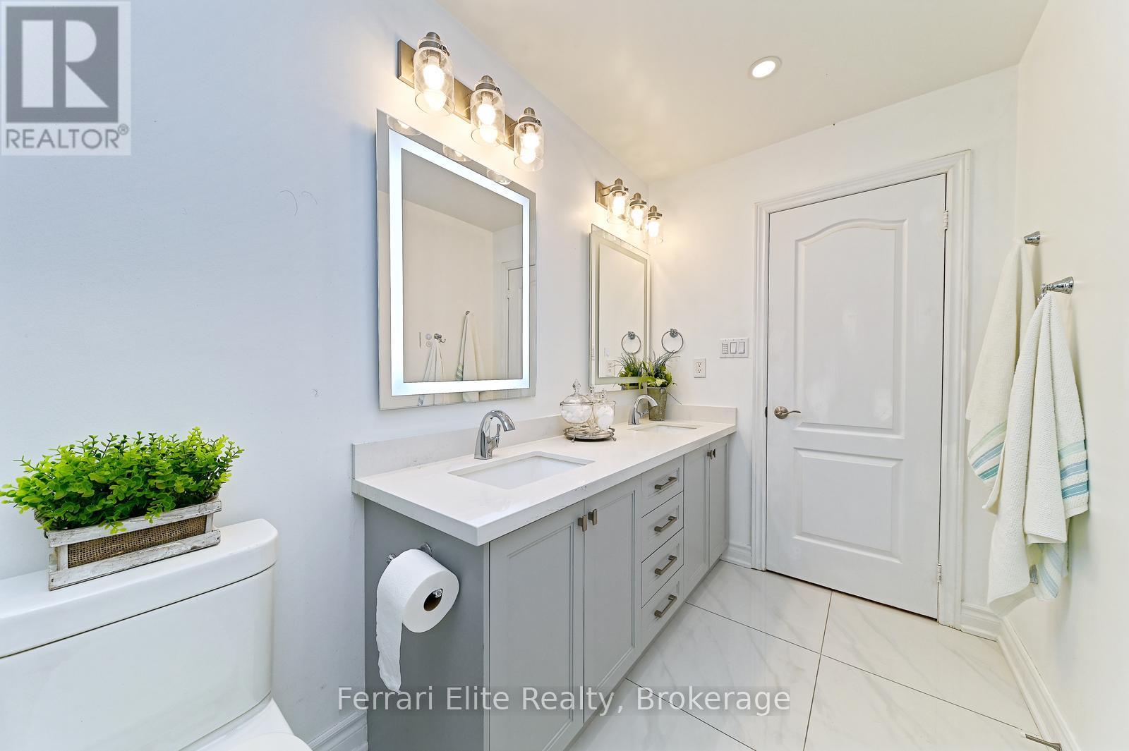 Photo 37 of 16 Amos Court, Markham ON