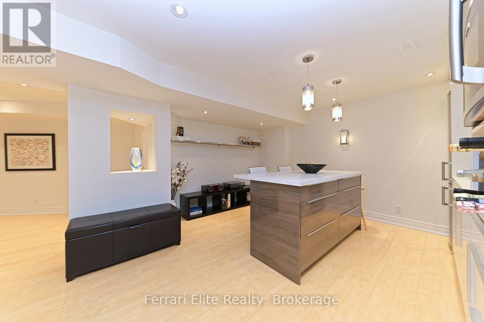 Photo 11 of 16 Amos Court, Markham ON