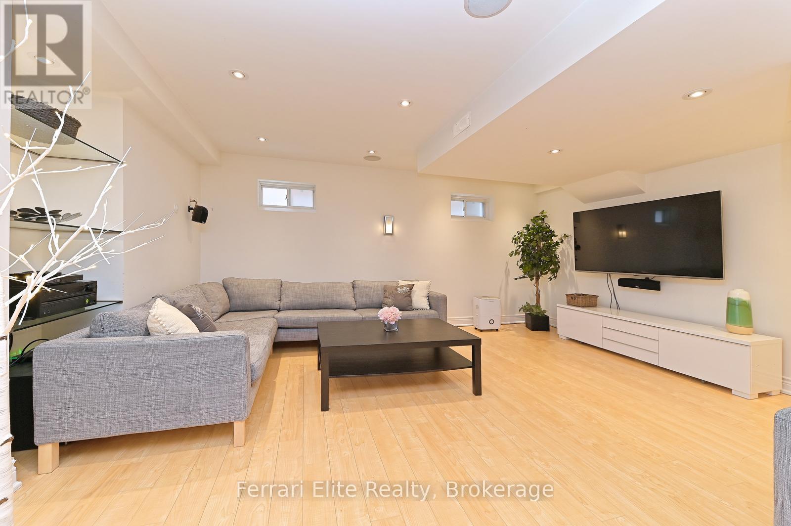 Photo 45 of 16 Amos Court, Markham ON