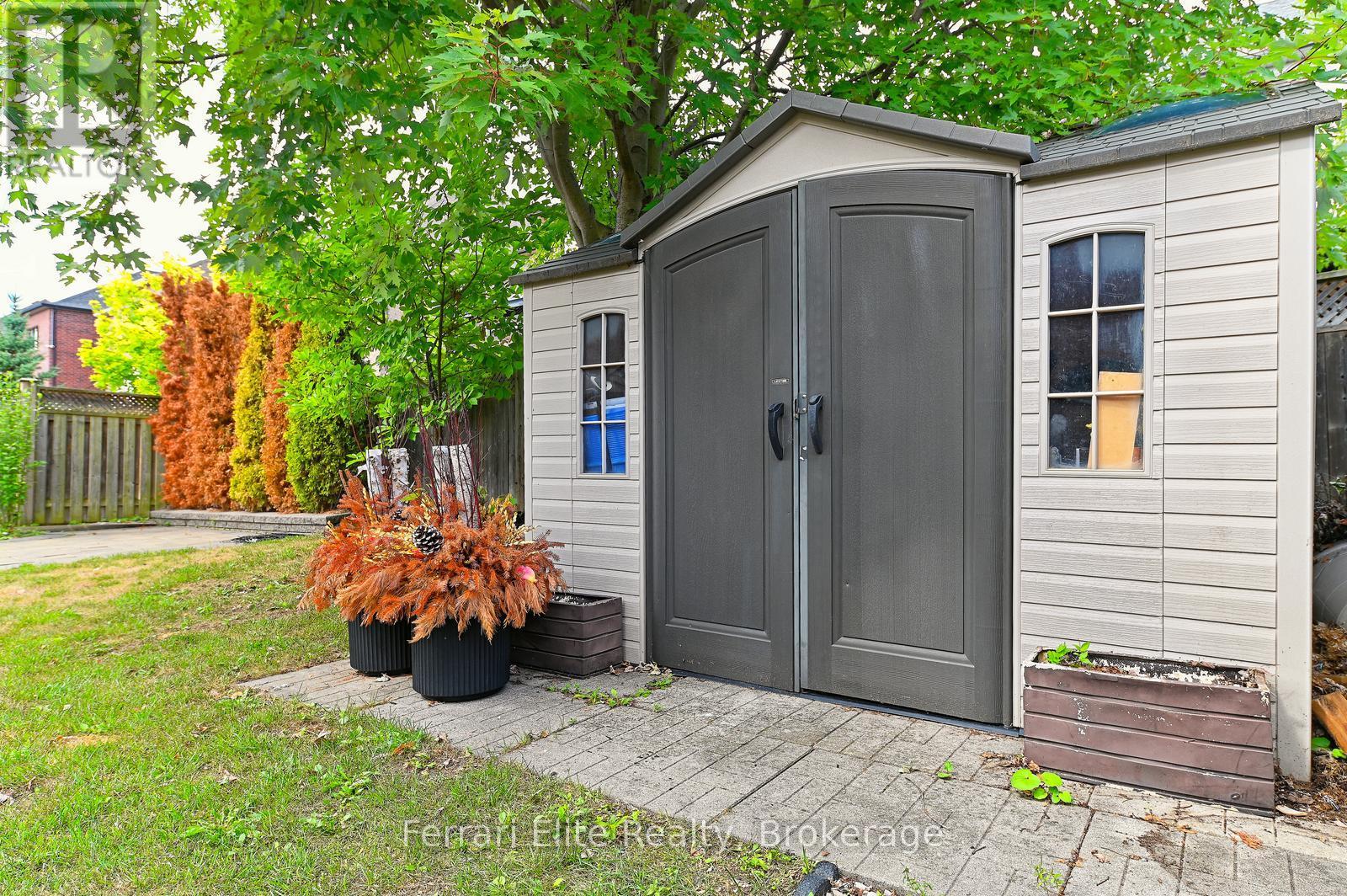 Photo 9 of 16 Amos Court, Markham ON