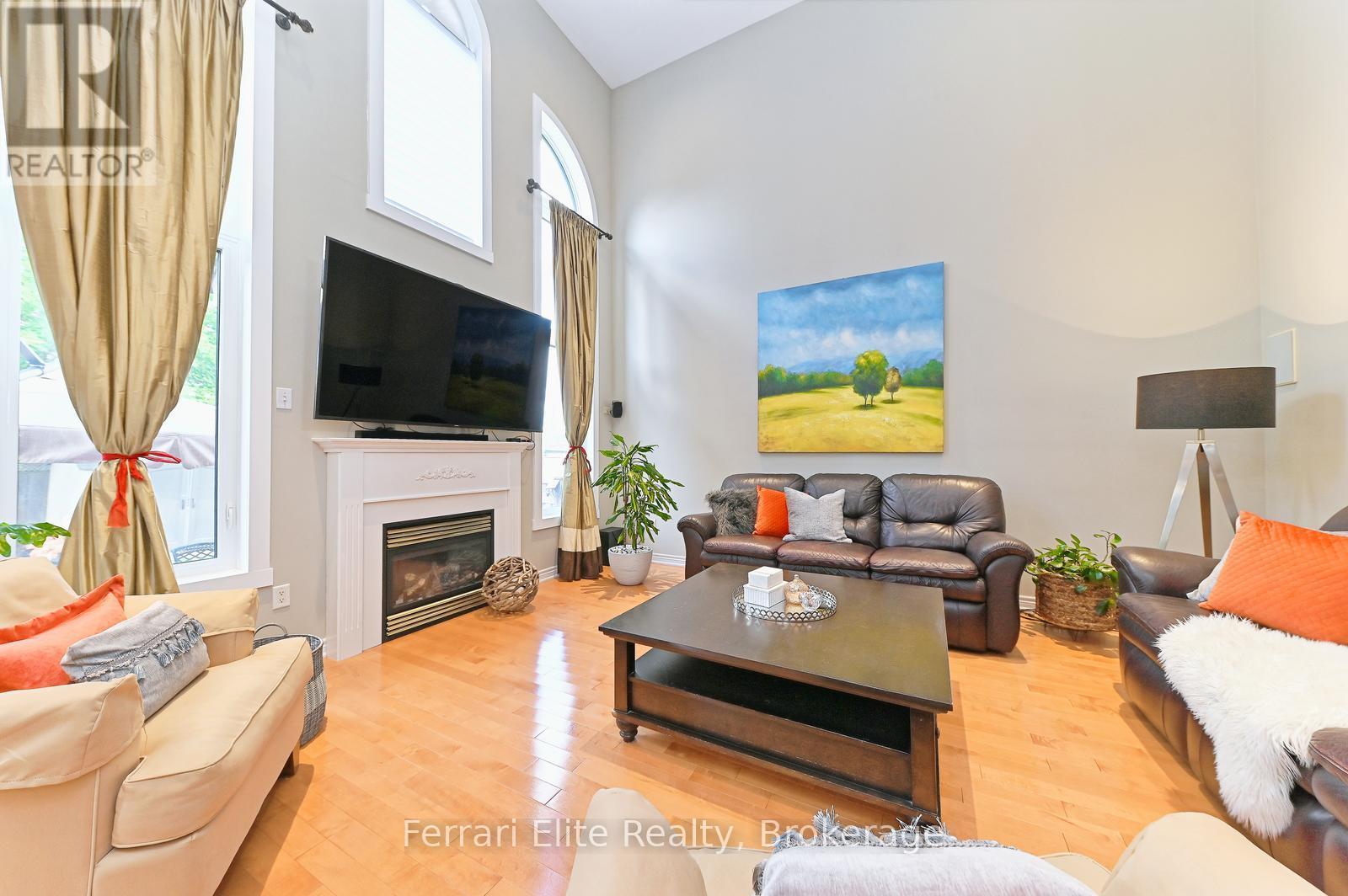 Photo 5 of 16 Amos Court, Markham ON