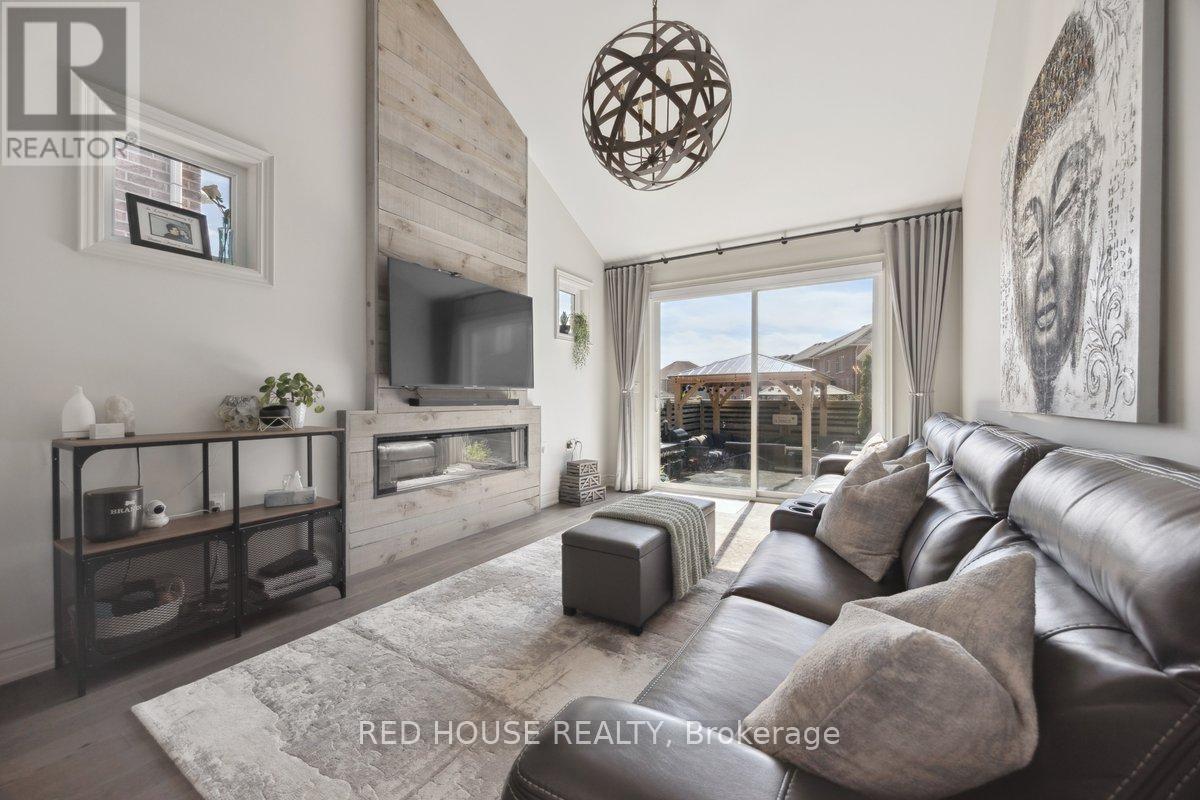 Photo 30 of 74 Mcdonnell Crescent, Bradford West Gwillimbury ON