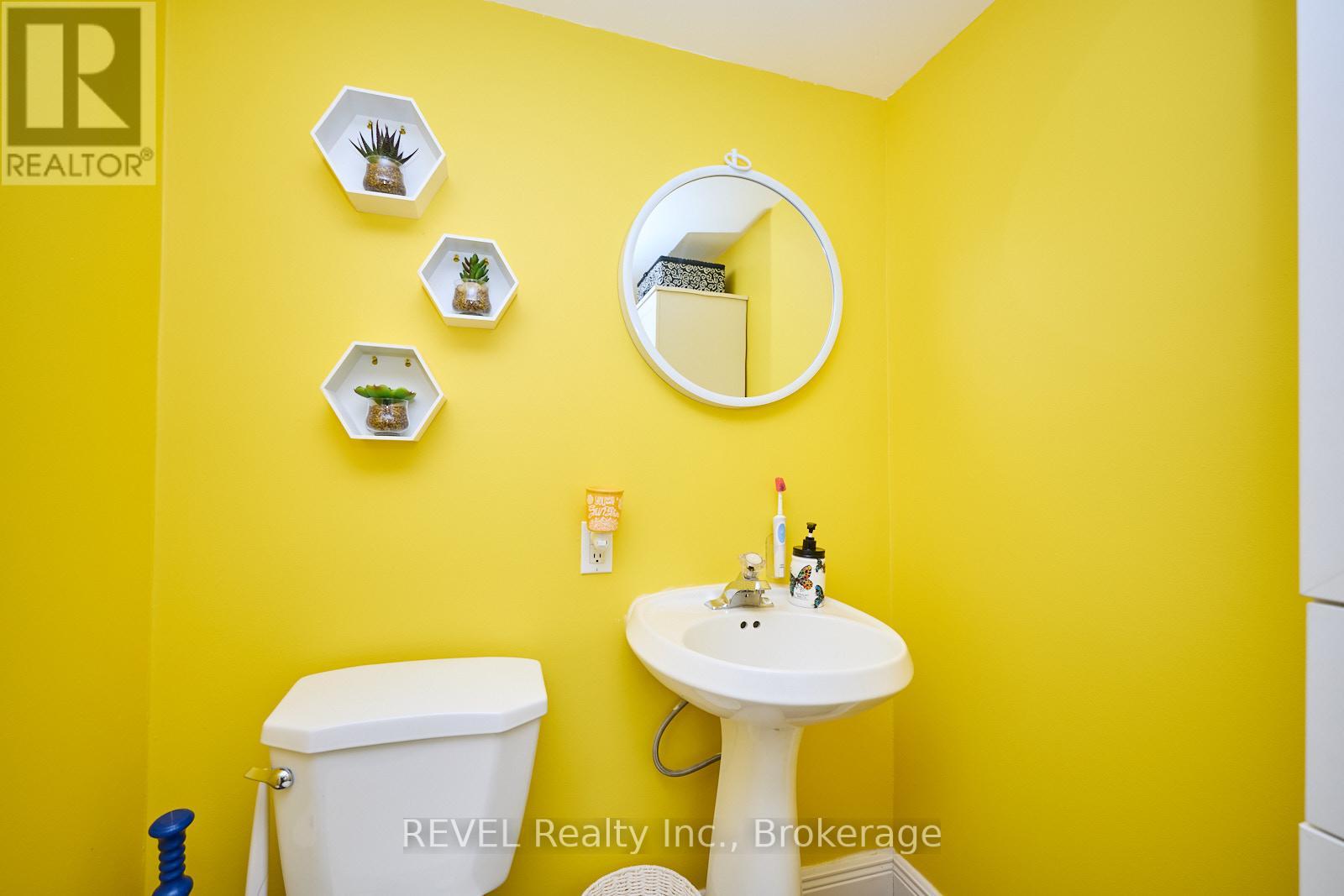 Photo 1 of 382 Hennepin Avenue, Welland ON