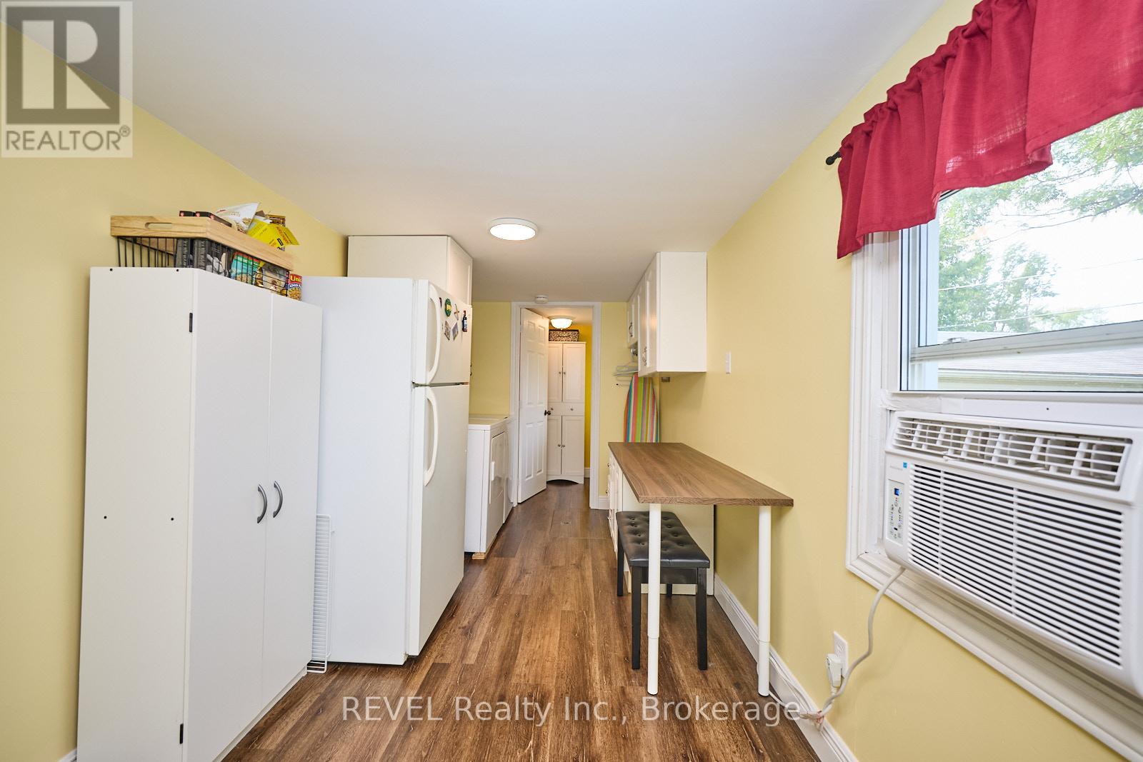 Photo 9 of 382 Hennepin Avenue, Welland ON