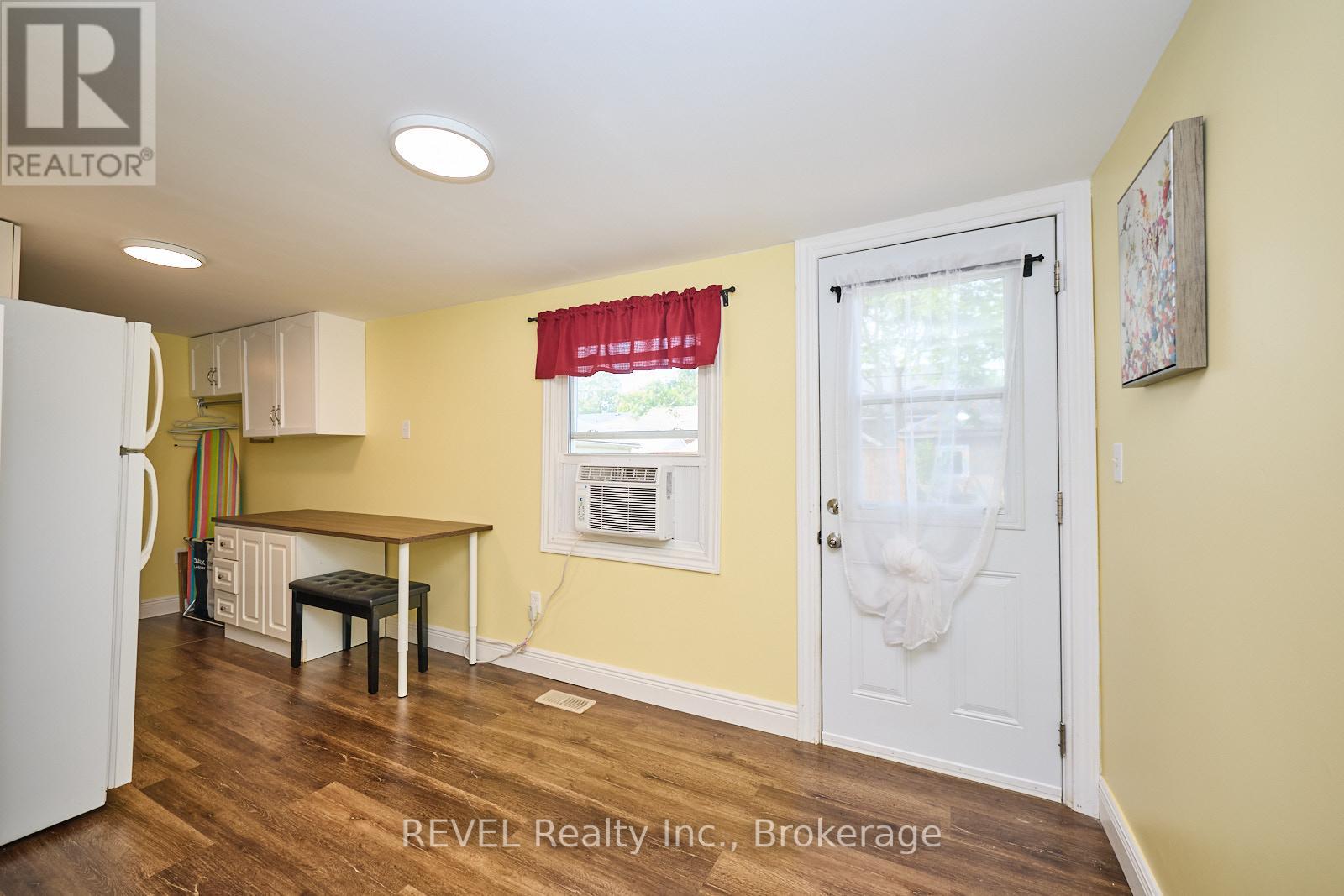 Photo 3 of 382 Hennepin Avenue, Welland ON