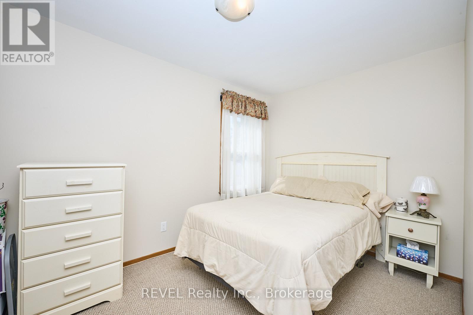 Photo 8 of 382 Hennepin Avenue, Welland ON