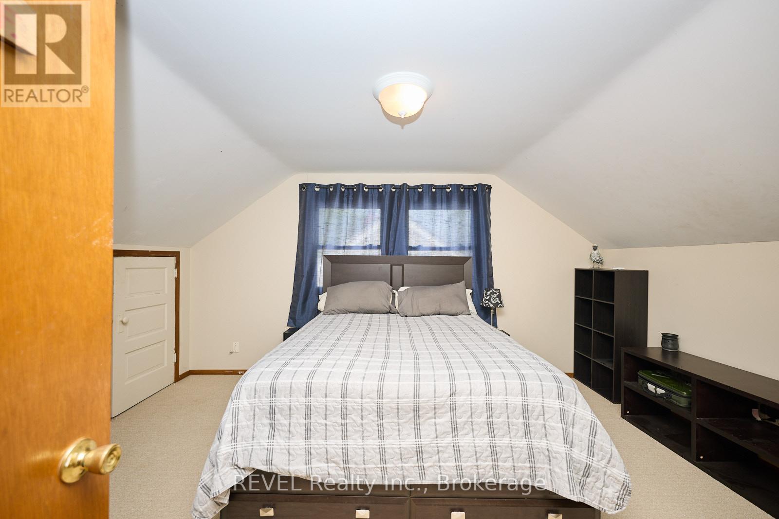 Photo 13 of 382 Hennepin Avenue, Welland ON