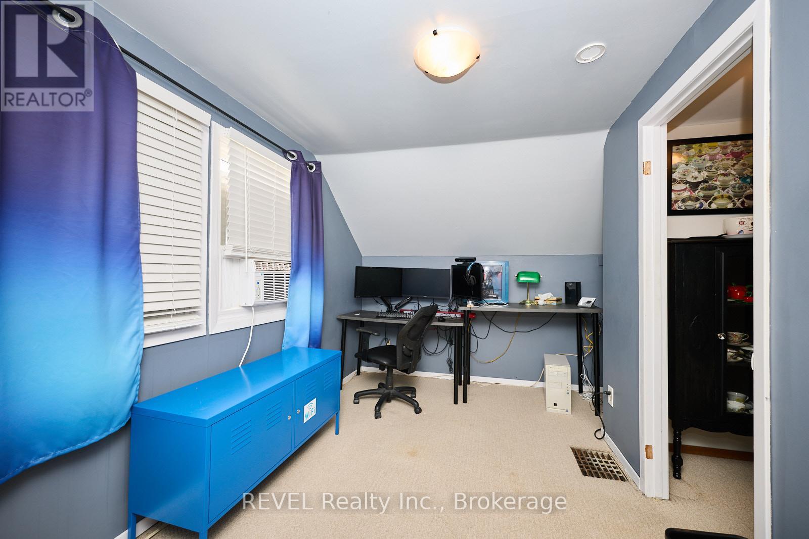 Photo 10 of 382 Hennepin Avenue, Welland ON