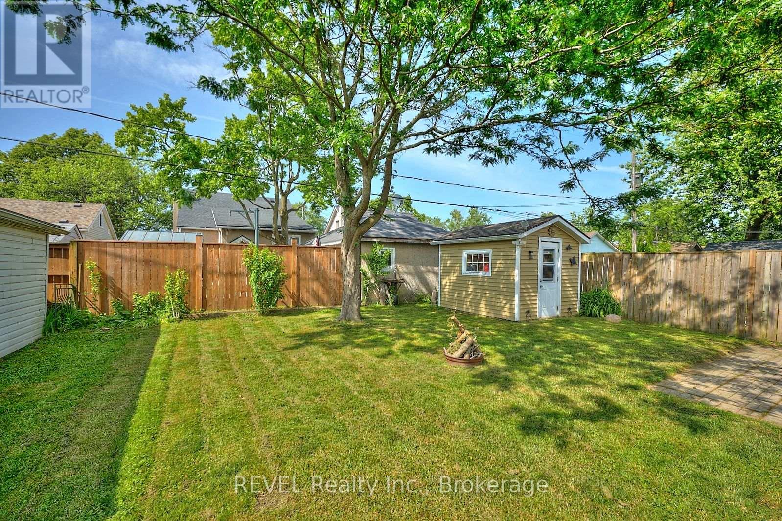 Photo 18 of 382 Hennepin Avenue, Welland ON