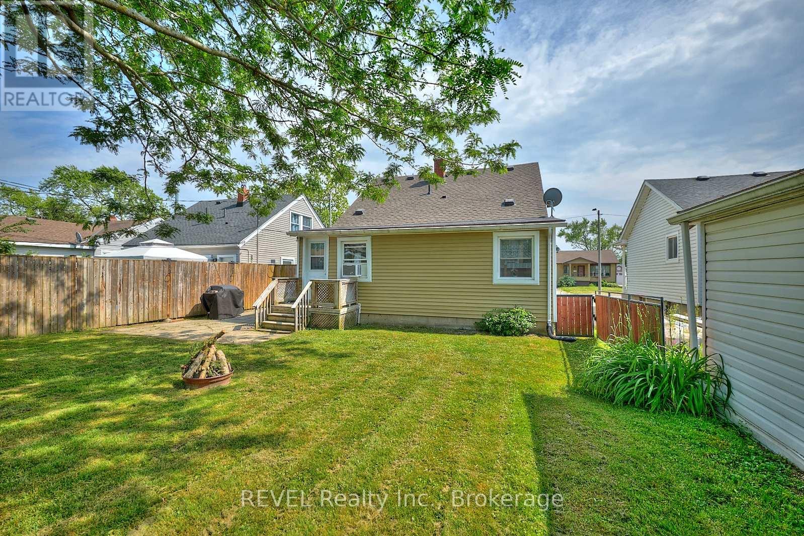 Photo 12 of 382 Hennepin Avenue, Welland ON