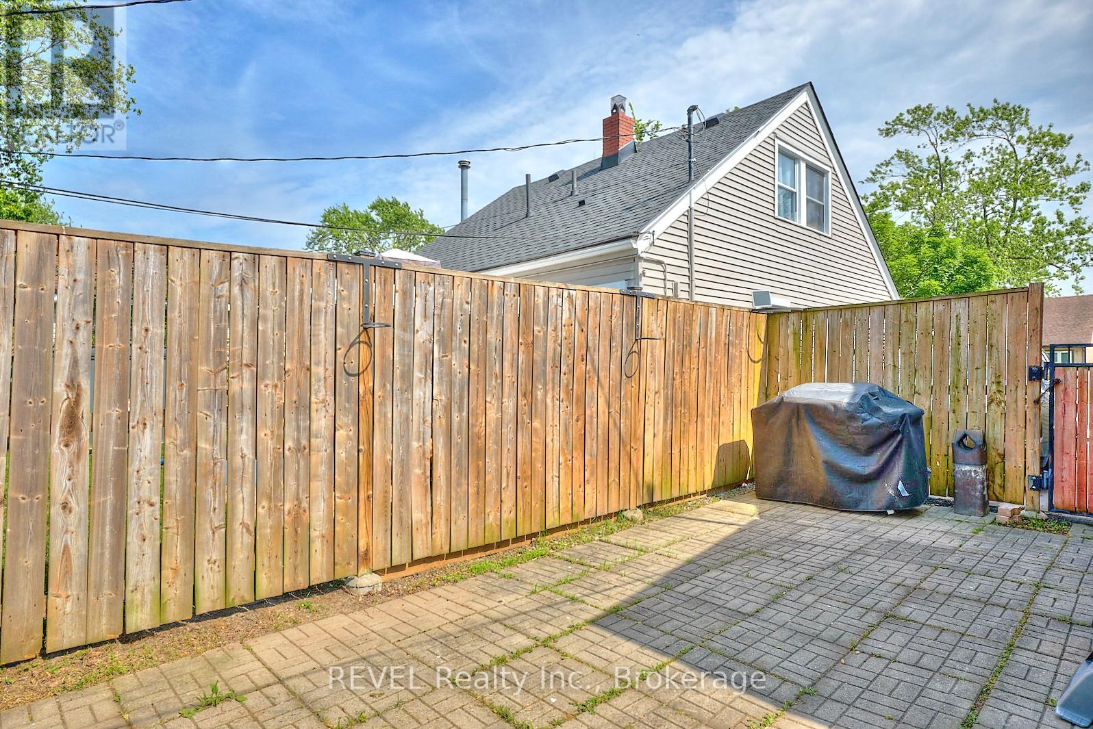 Photo 16 of 382 Hennepin Avenue, Welland ON