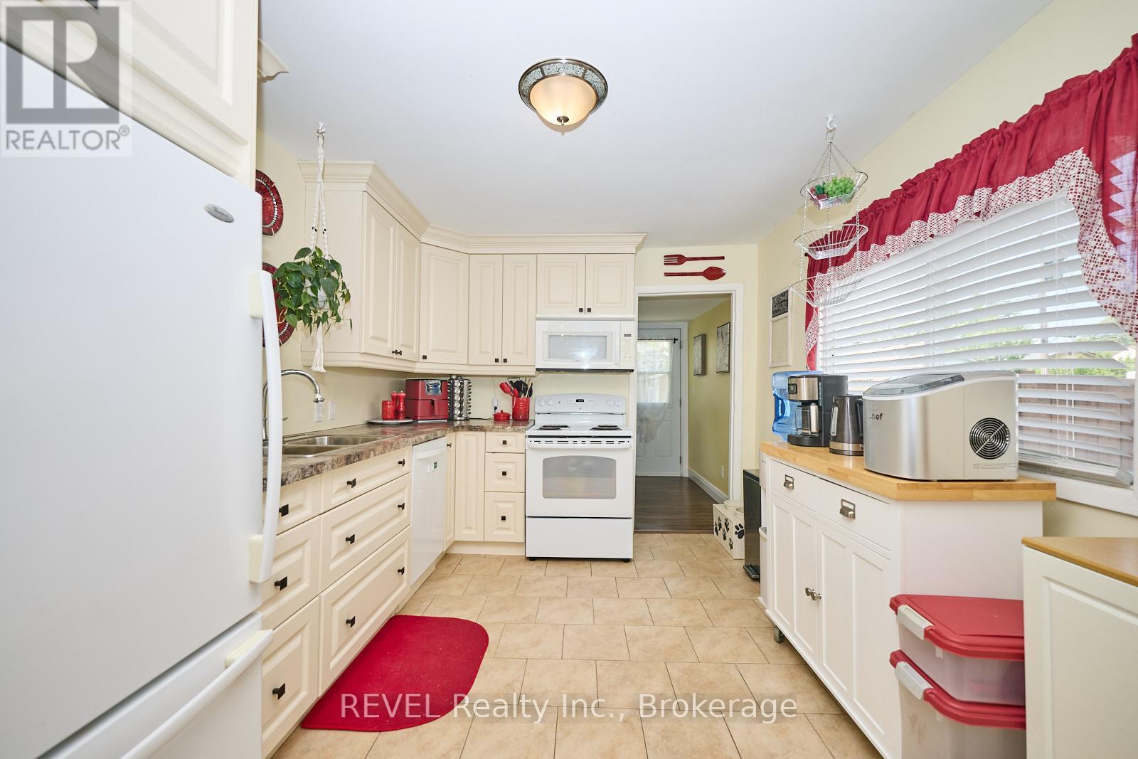 Photo 7 of 382 Hennepin Avenue, Welland ON
