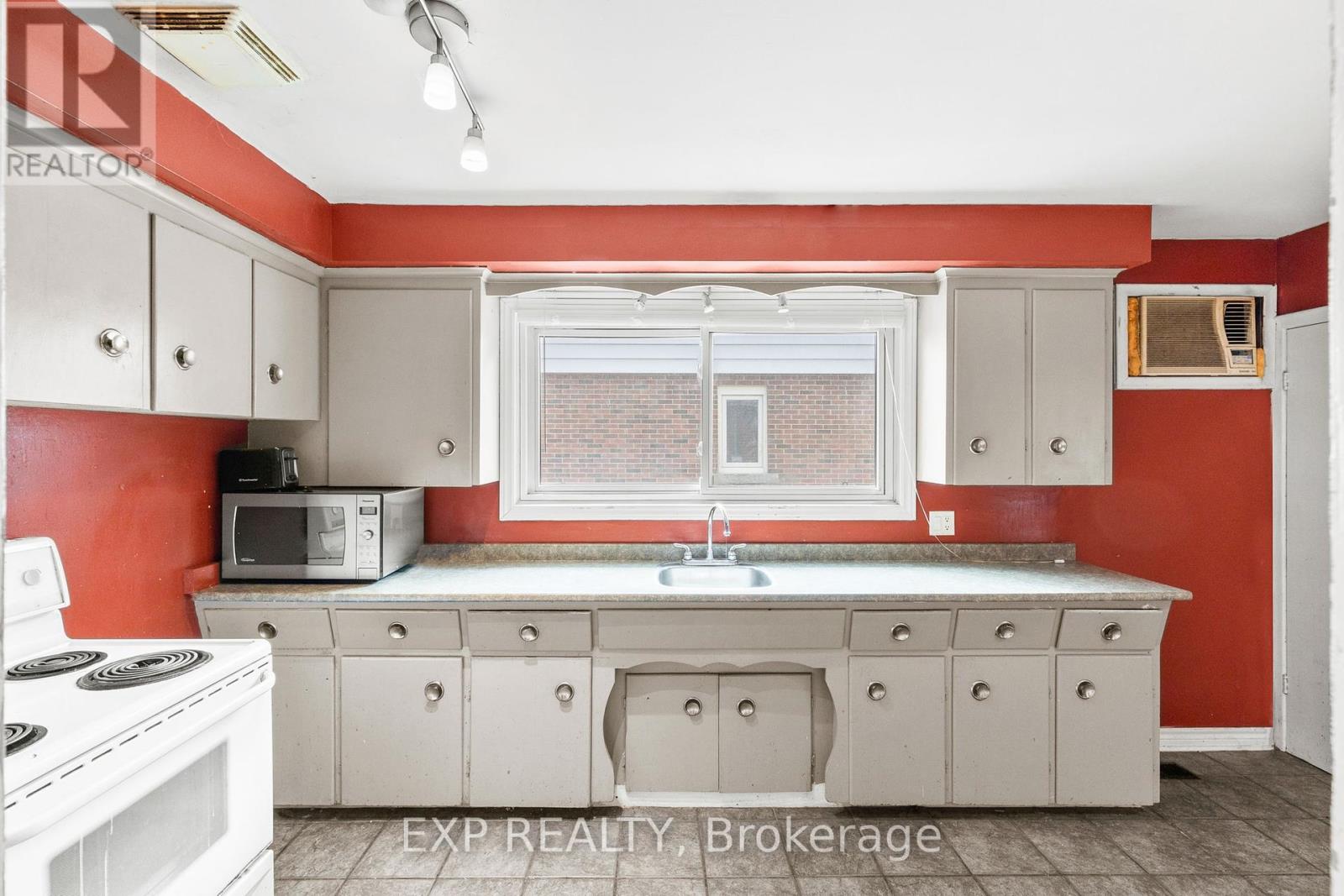 Photo 18 of 61 Radford Street, Hamilton ON