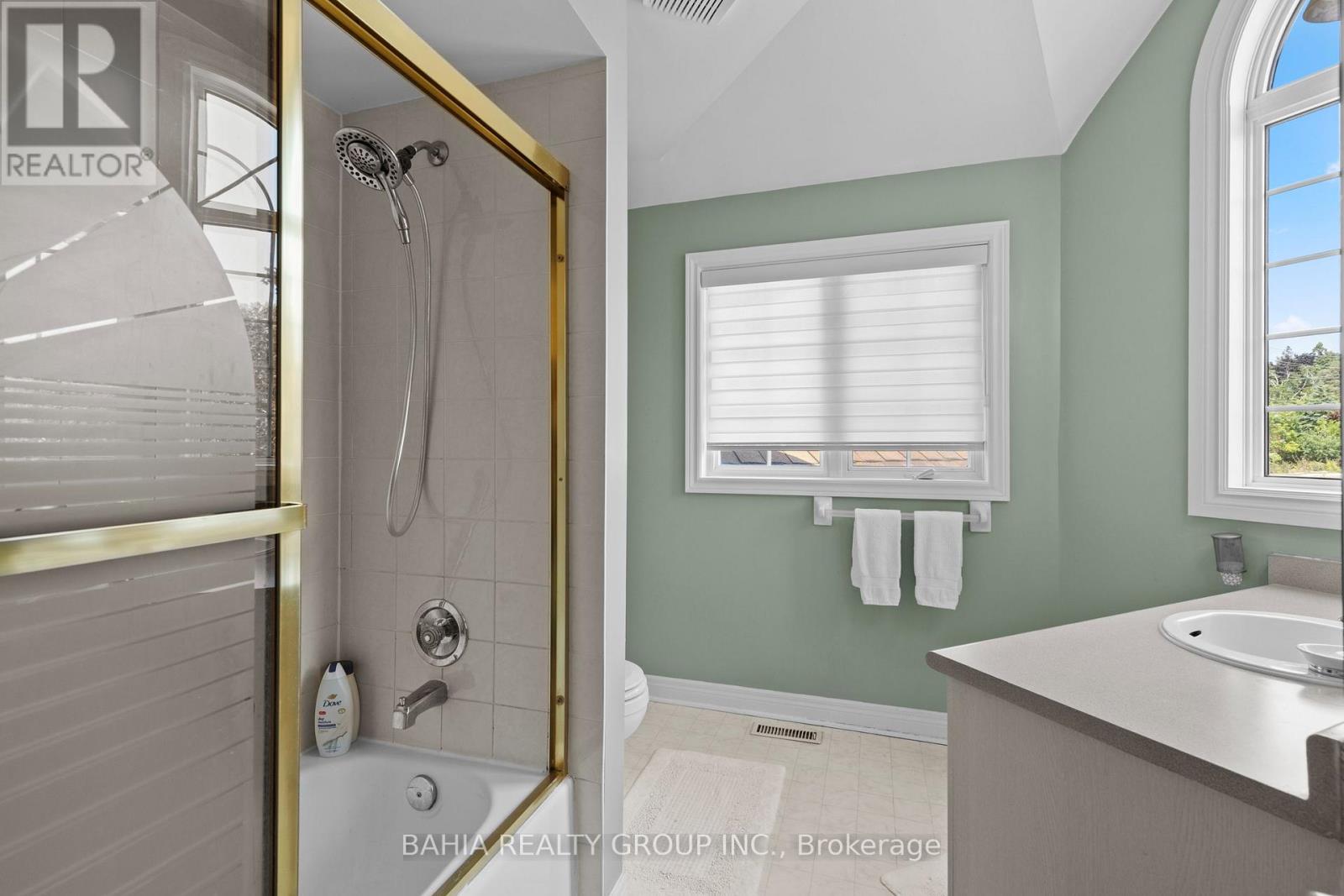 Photo 15 of 2 Tanis Crescent, Toronto ON