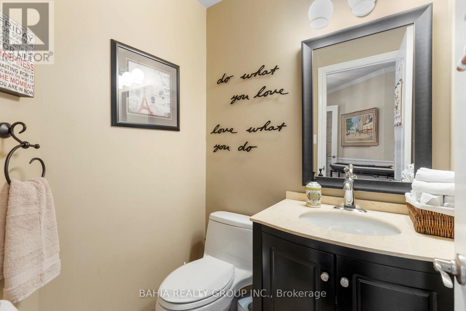 Photo 19 of 2 Tanis Crescent, Toronto ON