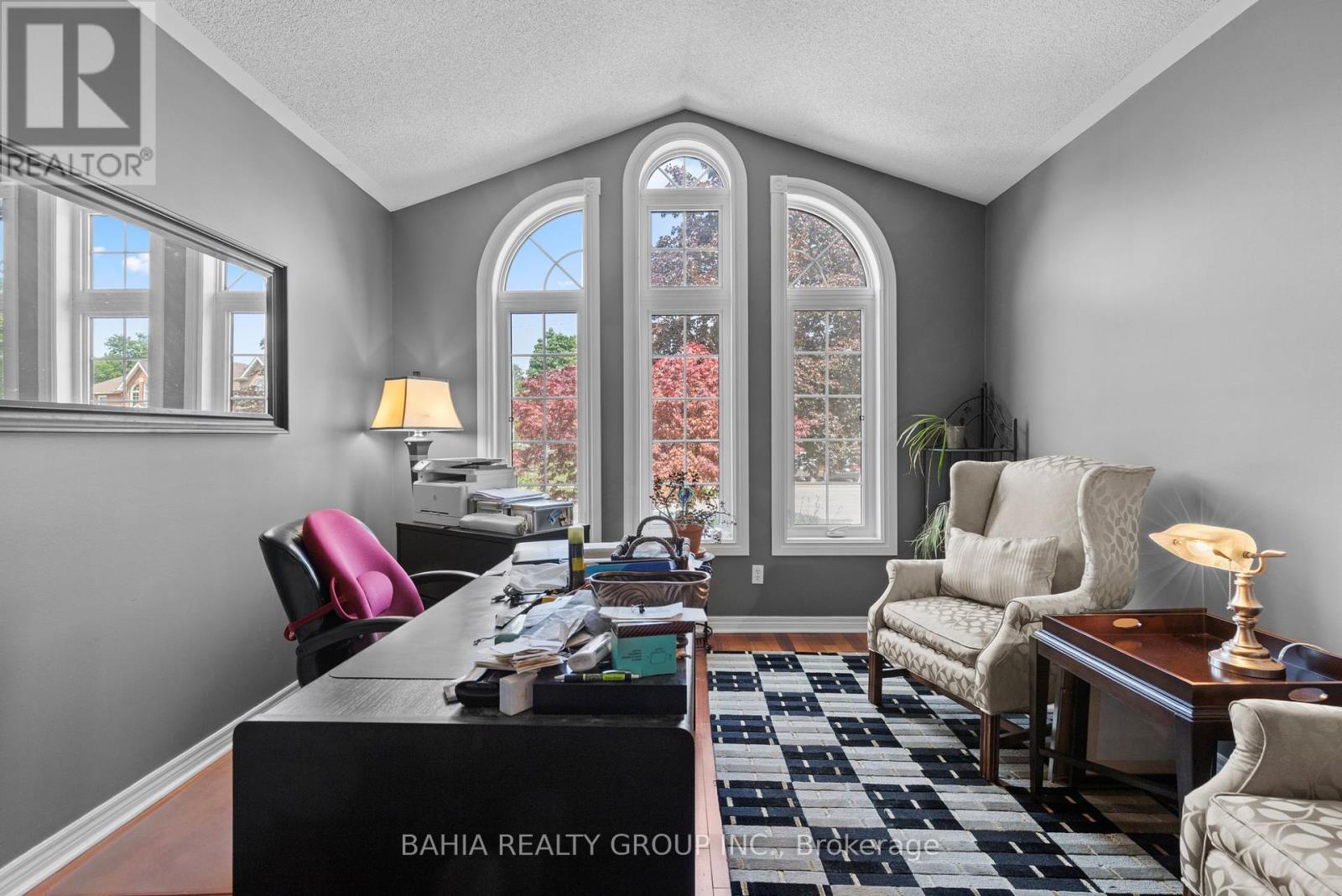 Photo 5 of 2 Tanis Crescent, Toronto ON