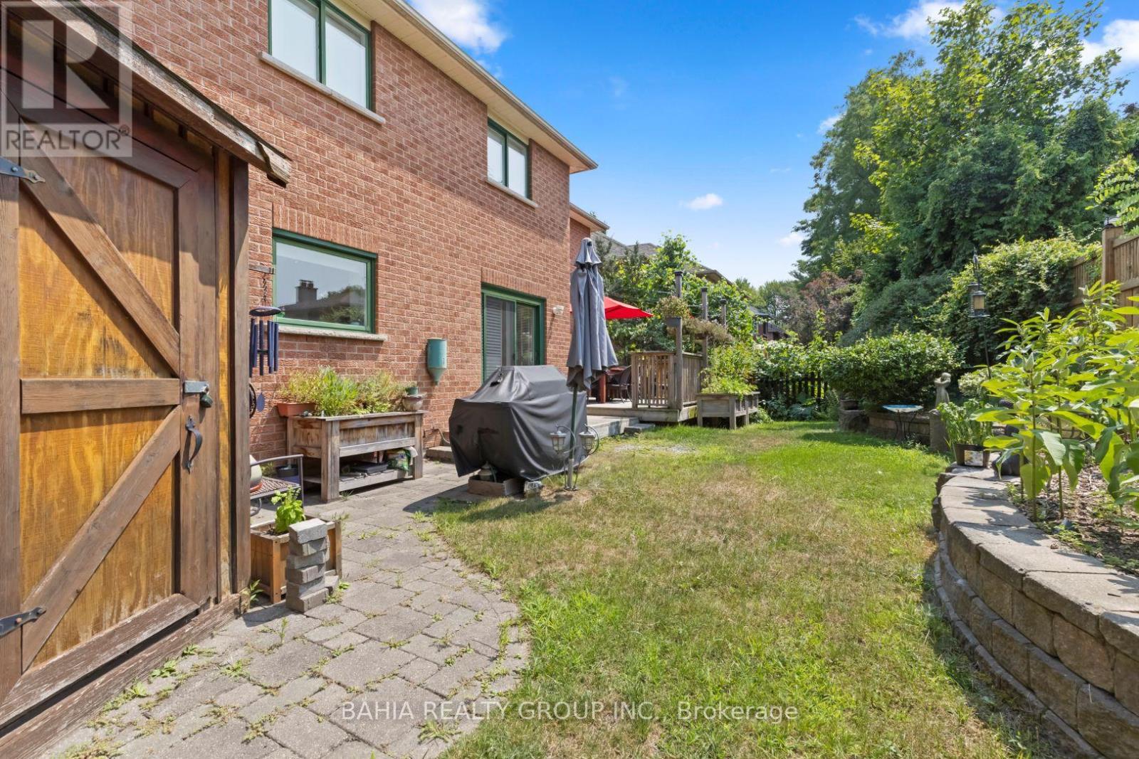 Photo 10 of 2 Tanis Crescent, Toronto ON