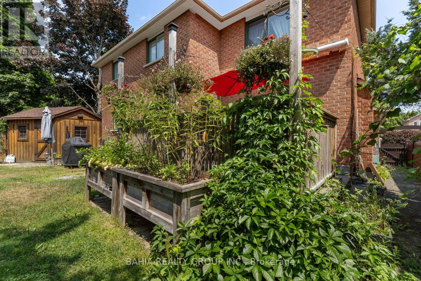 Photo 6 of 2 Tanis Crescent, Toronto ON
