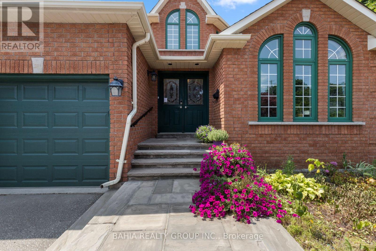 Photo 14 of 2 Tanis Crescent, Toronto ON