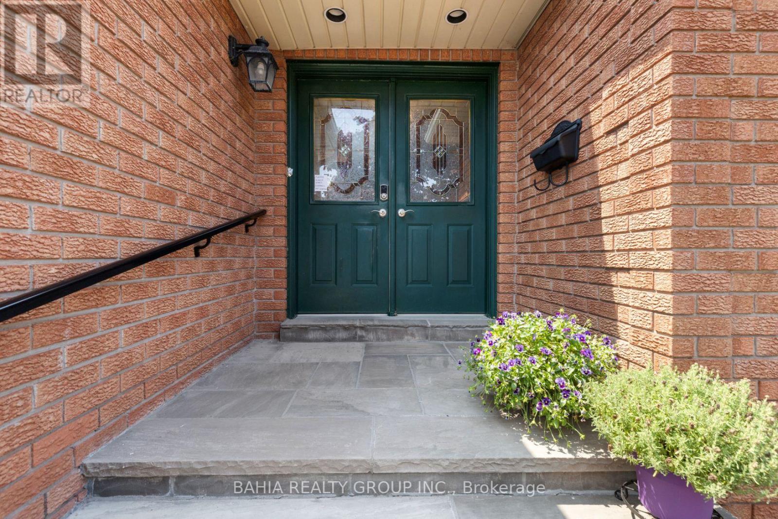 Photo 13 of 2 Tanis Crescent, Toronto ON