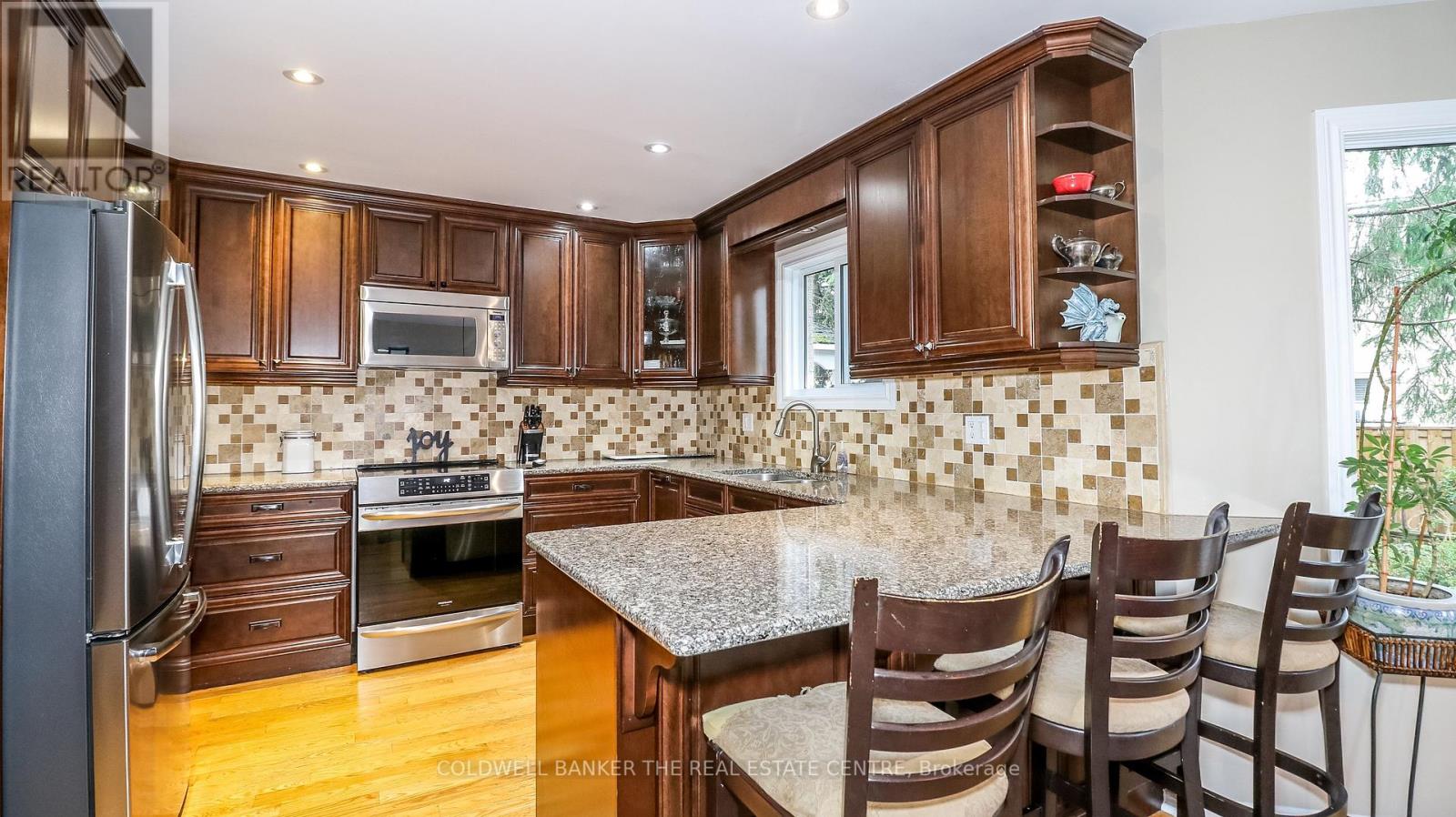 Photo 40 of 12 Gordon Court, Barrie ON