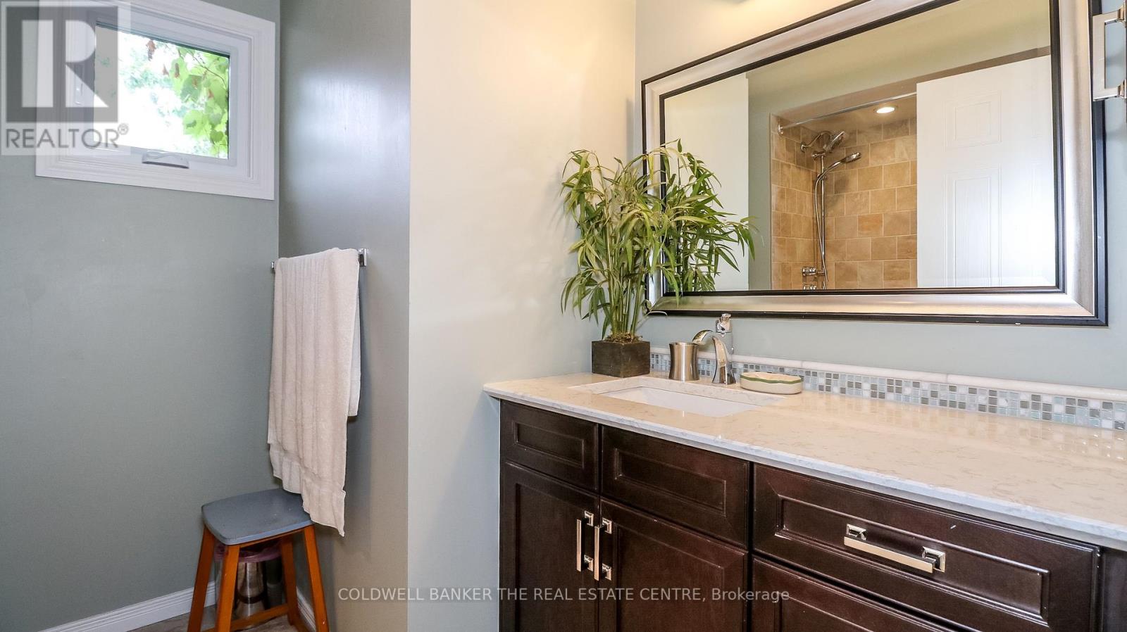 Photo 41 of 12 Gordon Court, Barrie ON