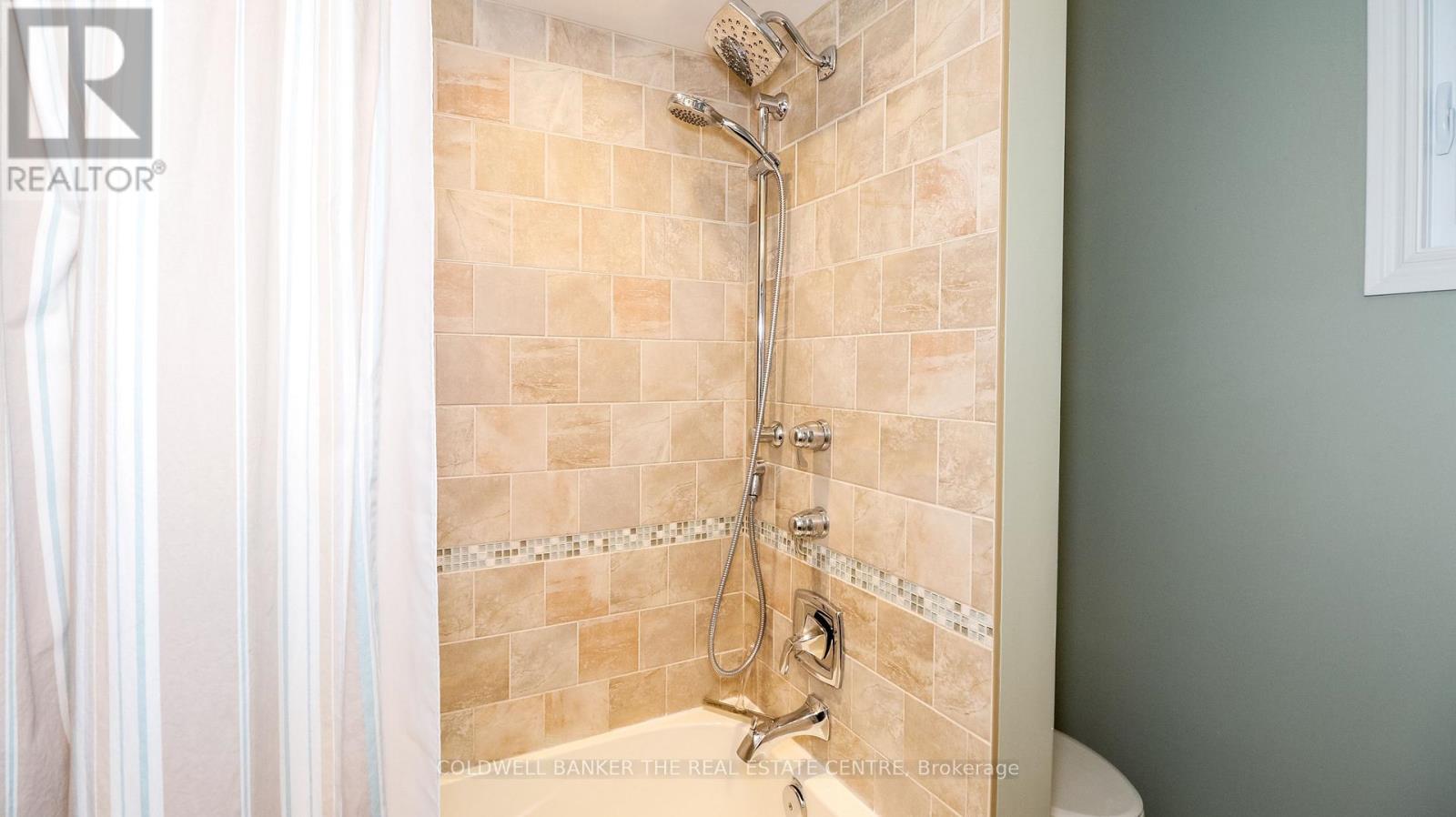 Photo 12 of 12 Gordon Court, Barrie ON