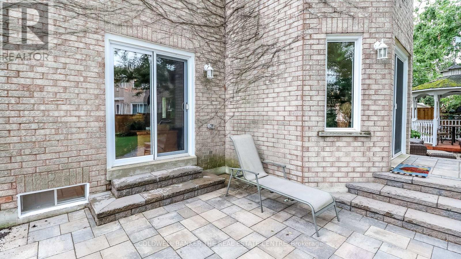 Photo 9 of 12 Gordon Court, Barrie ON