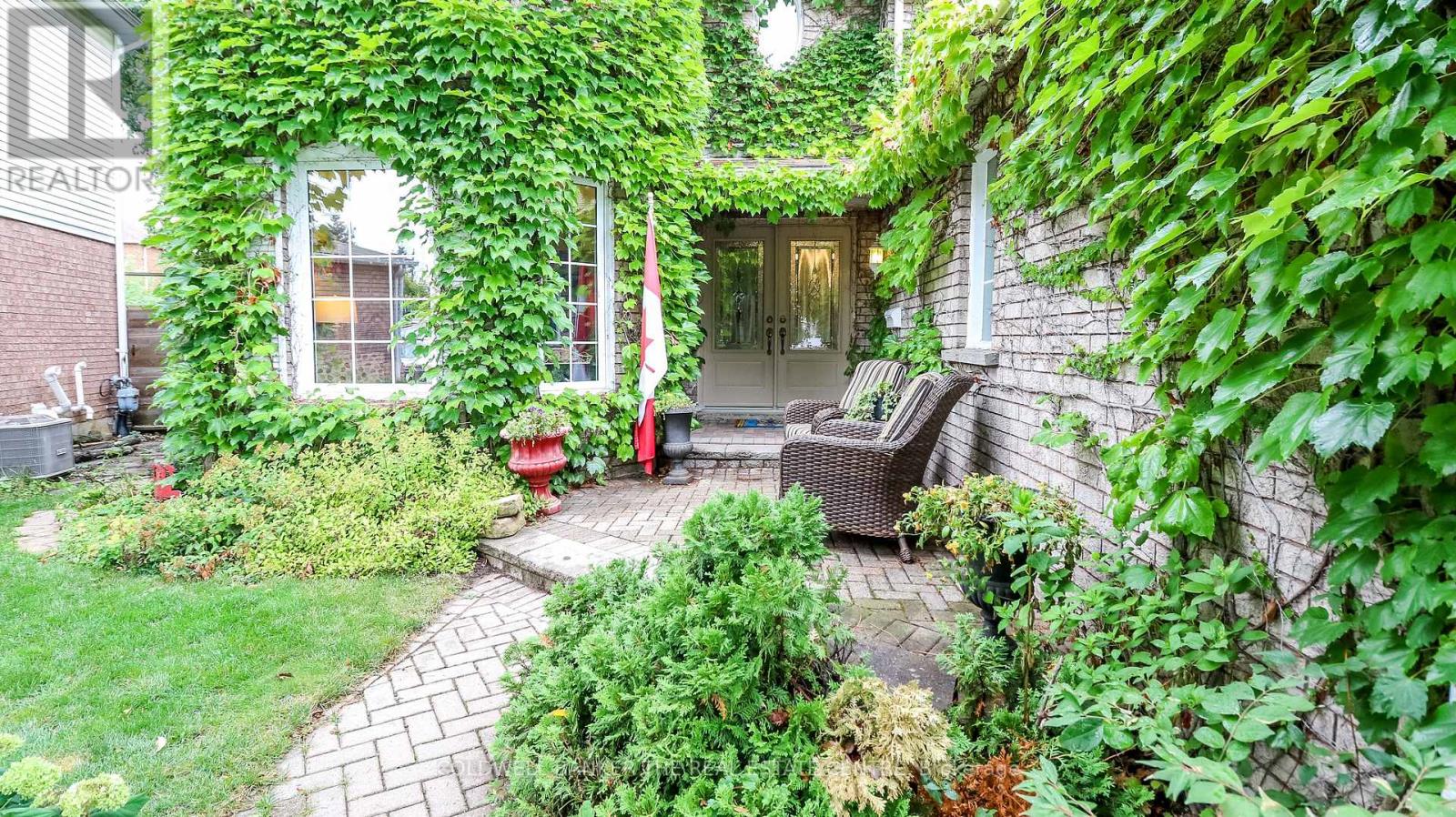 Photo 44 of 12 Gordon Court, Barrie ON