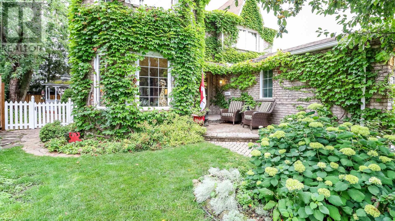 Photo 25 of 12 Gordon Court, Barrie ON