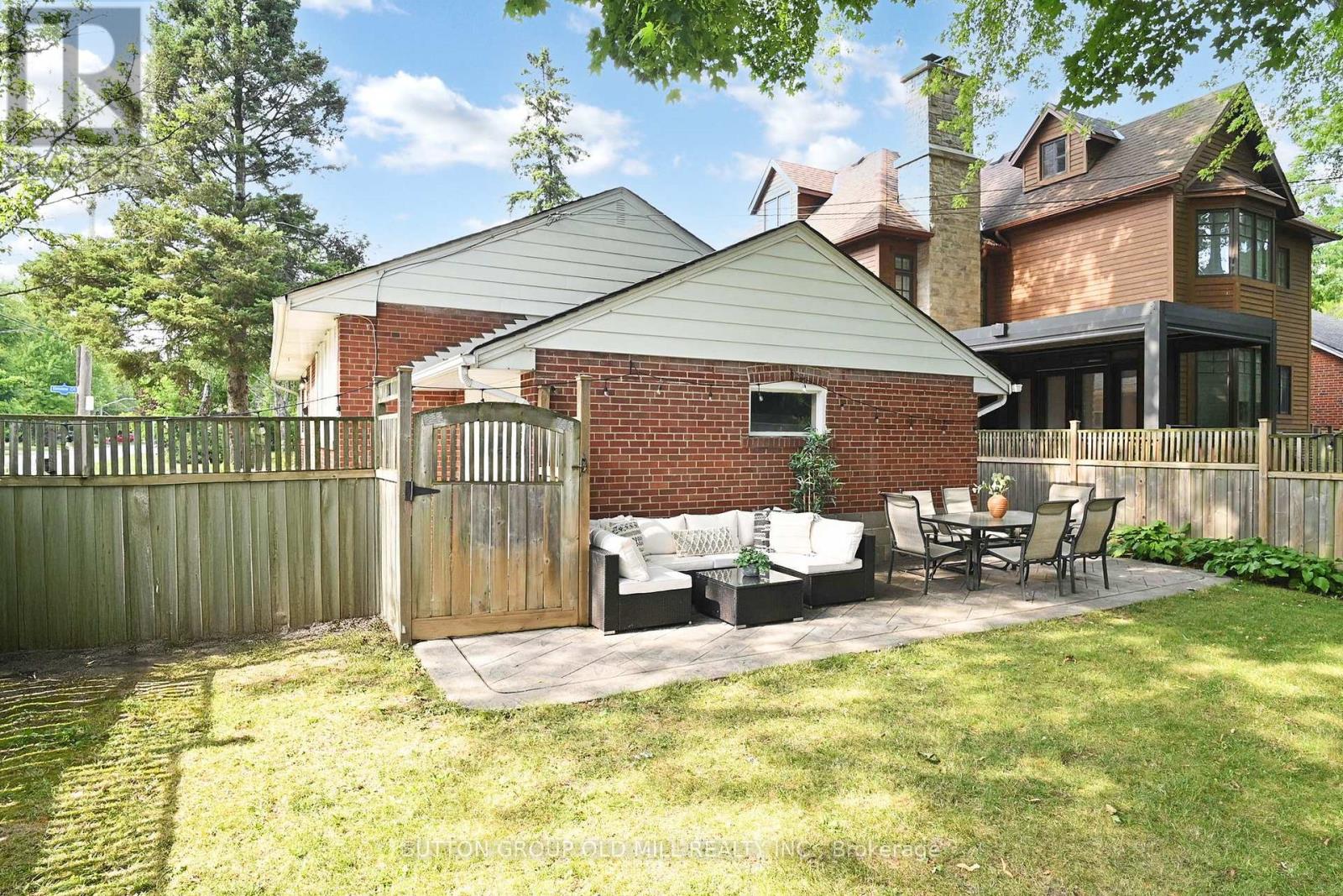 Photo 32 of 83 Allanbrooke Drive, Toronto ON
