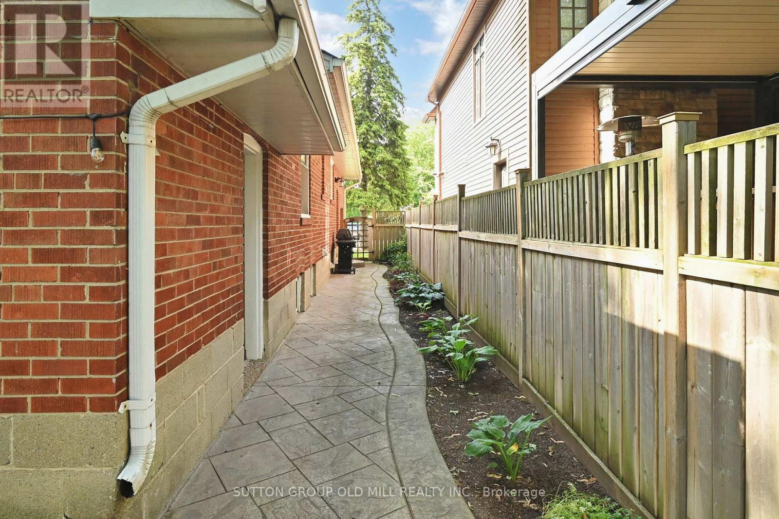 Photo 35 of 83 Allanbrooke Drive, Toronto ON
