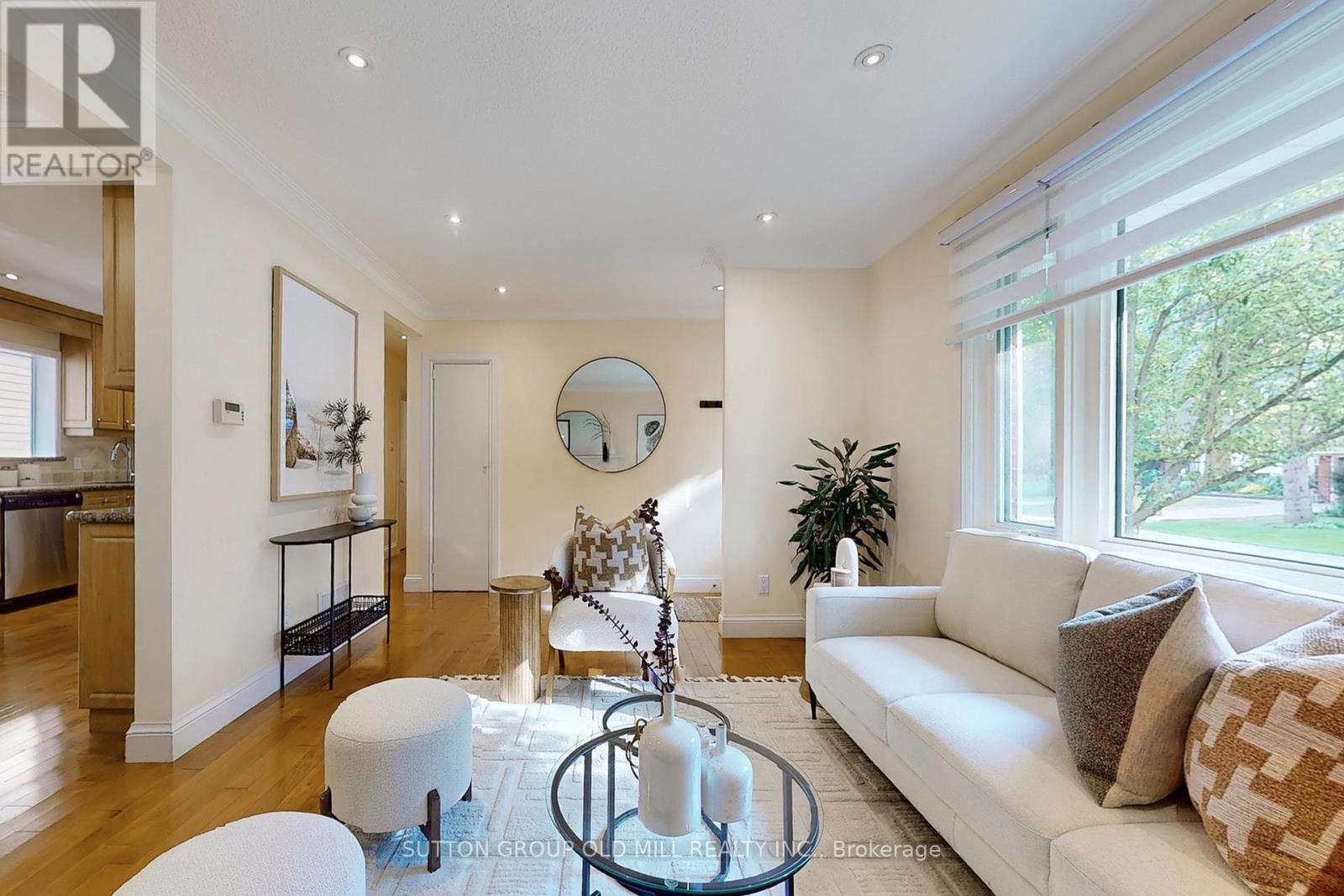 Photo 4 of 83 Allanbrooke Drive, Toronto ON
