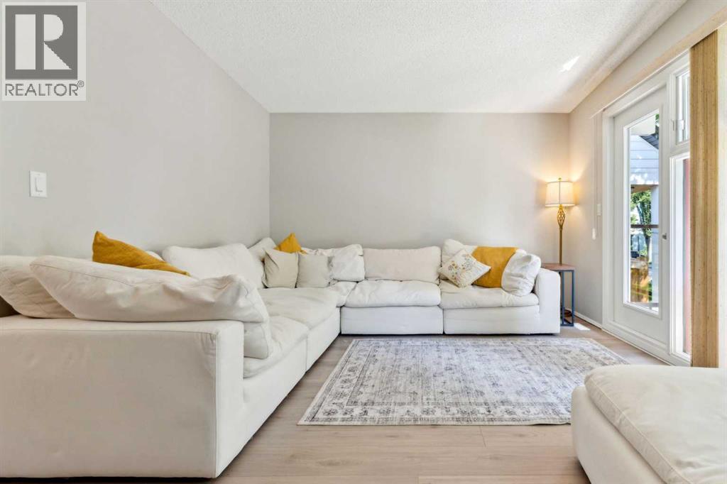 Photo 10 of 1734 47 Avenue Sw, Calgary AB