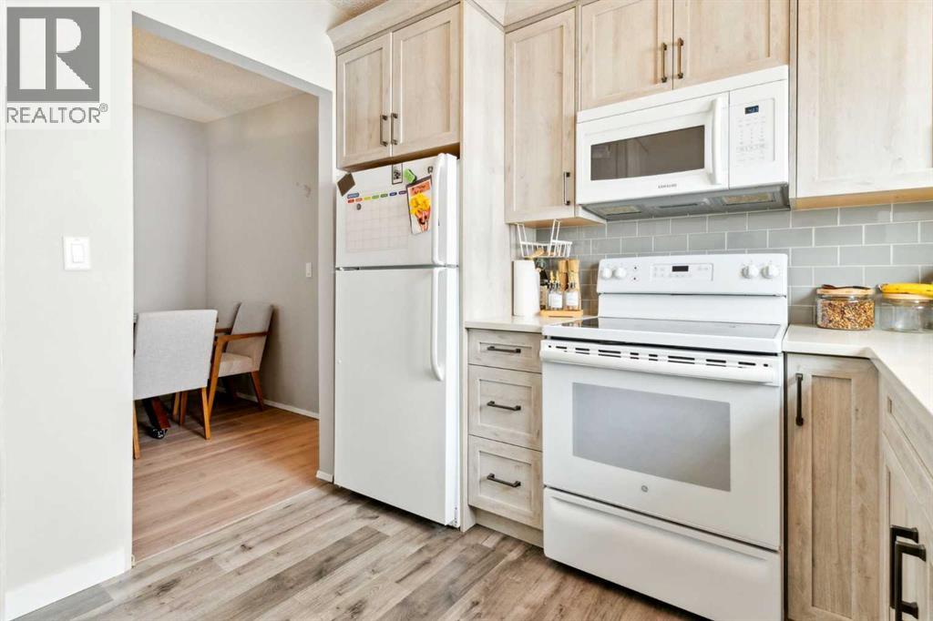 Photo 7 of 1734 47 Avenue Sw, Calgary AB