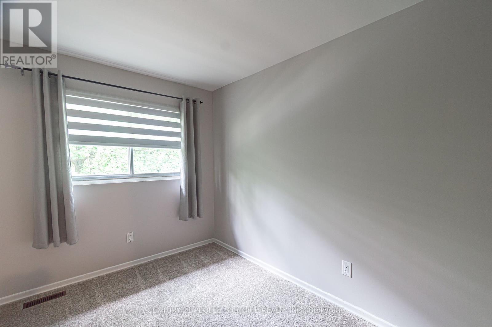Photo 7 of 16 Franklin Court, Brampton ON
