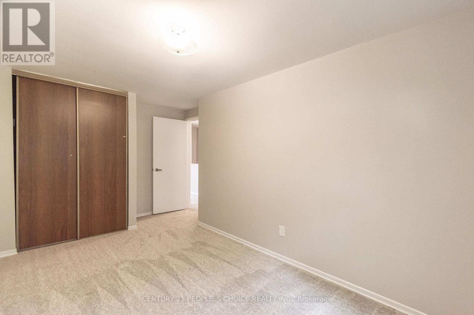 Photo 4 of 16 Franklin Court, Brampton ON