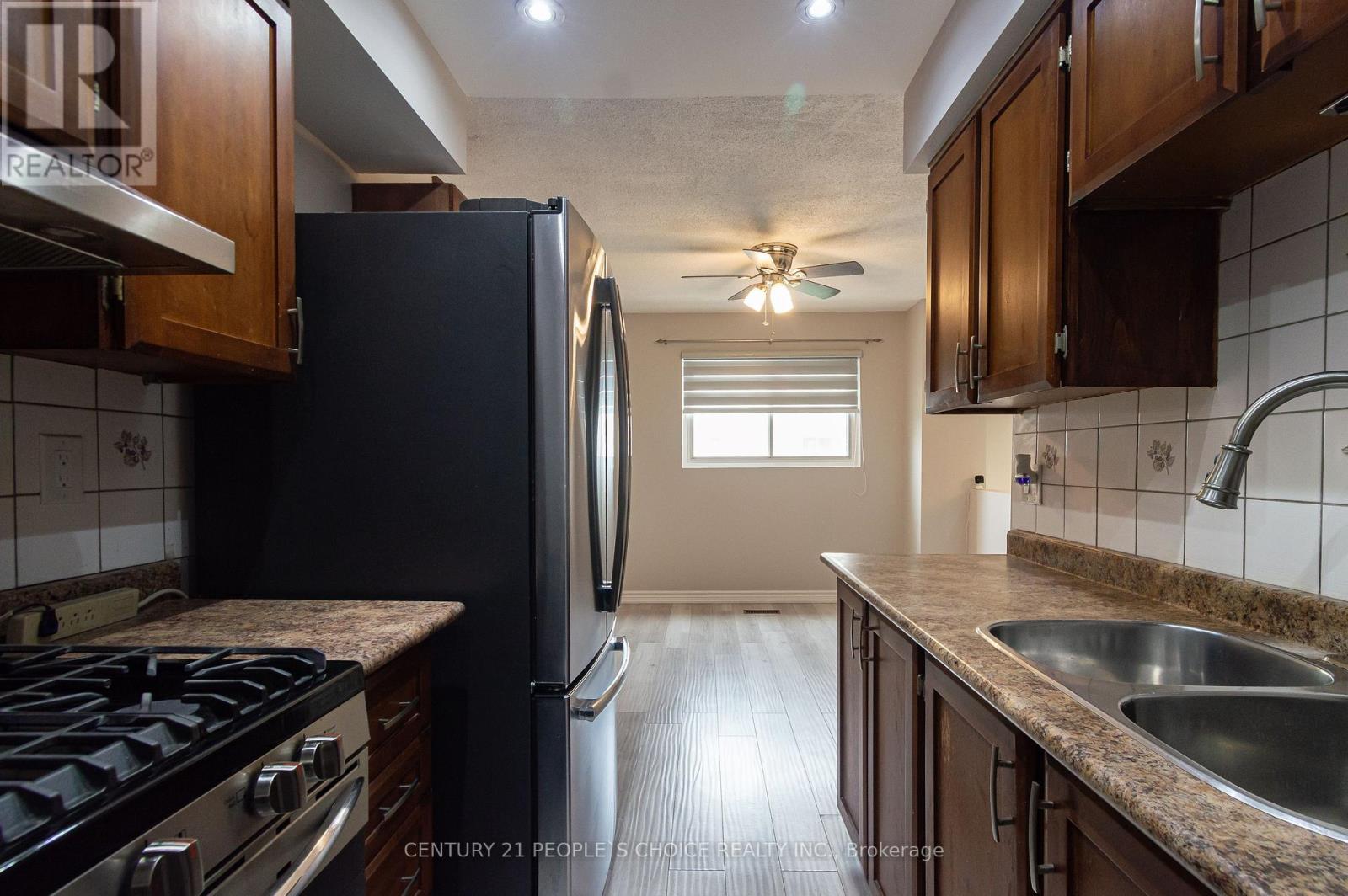 Photo 8 of 16 Franklin Court, Brampton ON