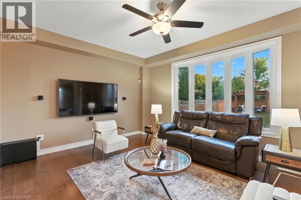 Photo 11 of 114 Armour Crescent, Hamilton ON